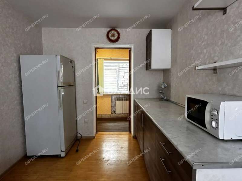 дом на улице Зеленкина село Безводное