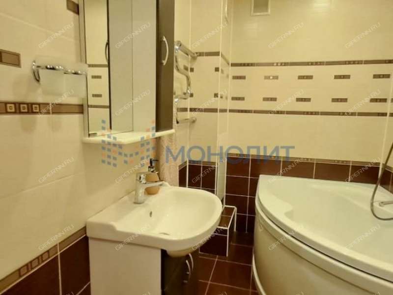 трёхкомнатная квартира на Вятской улице дом 9