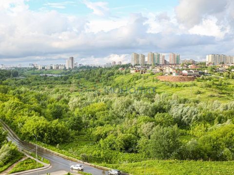 3-komnatnaya-ul-romantikov-d-8 фото