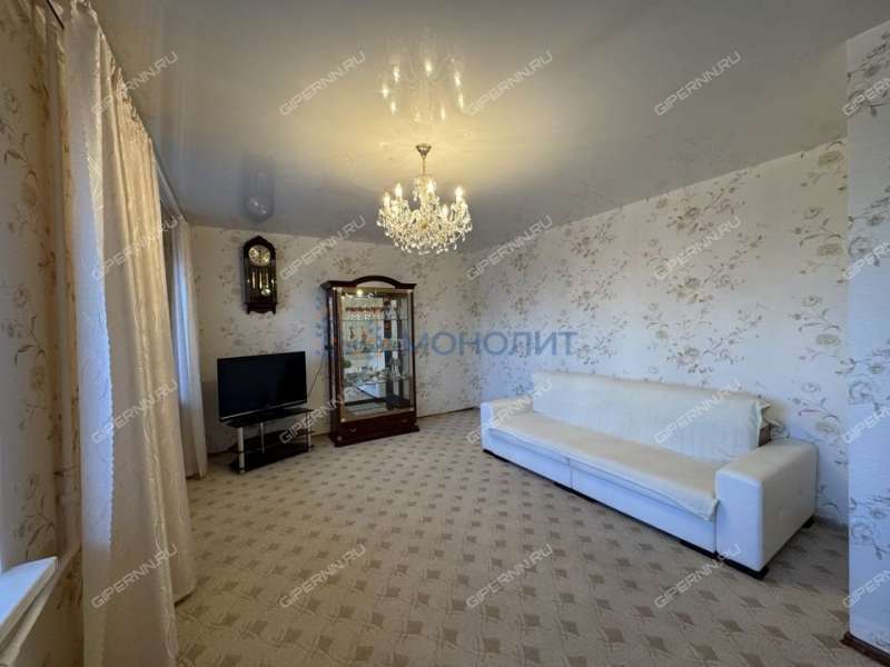 трёхкомнатная квартира на улице Александра Хохлова дом 1