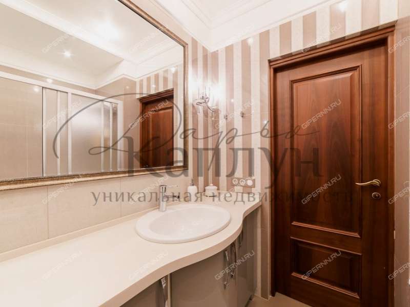 трёхкомнатная квартира на улице Коминтерна дом 139