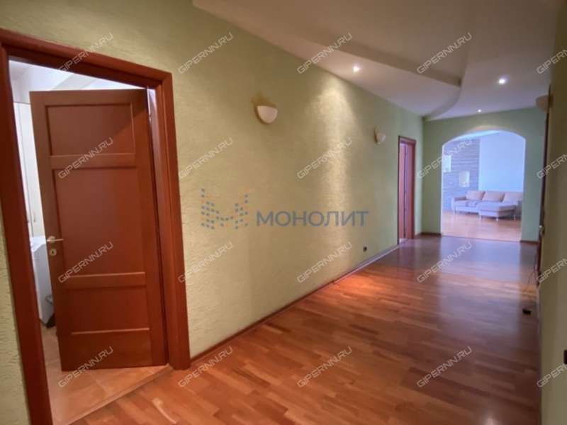 трёхкомнатная квартира в Университетском переулке дом 5а