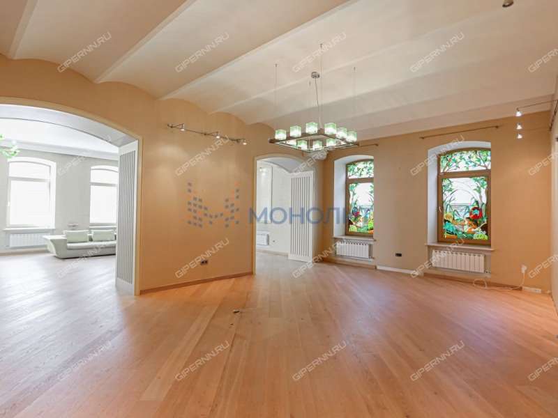 пятикомнатная квартира на Большой Покровской улице дом 14