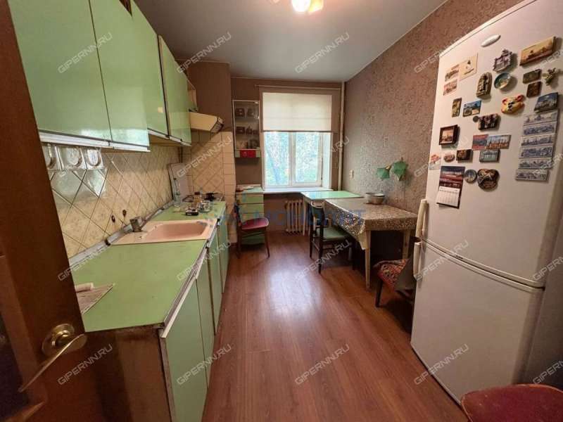 трёхкомнатная квартира на улице Героя Безрукова дом 8