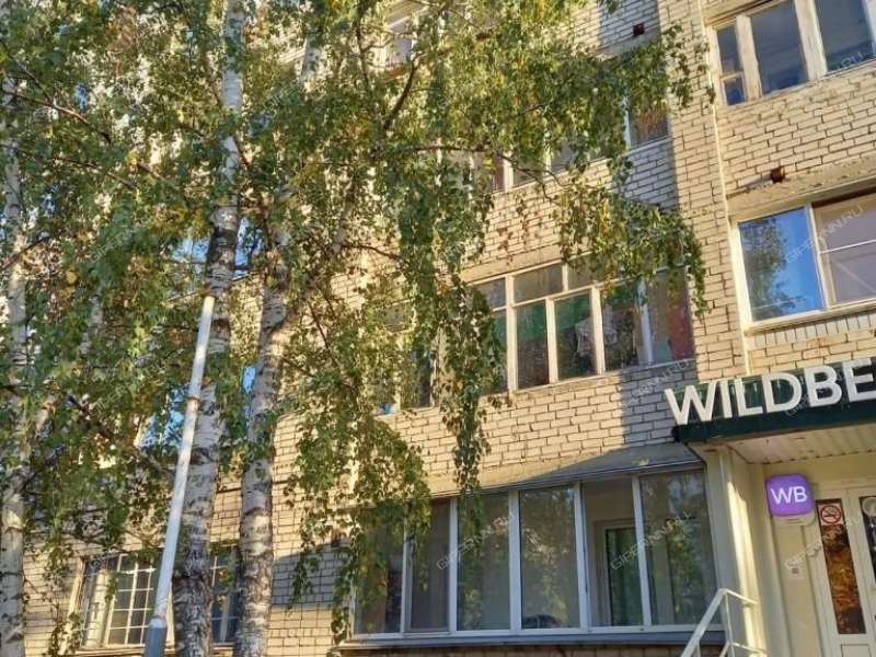 трёхкомнатная квартира на улице Строкина дом 15