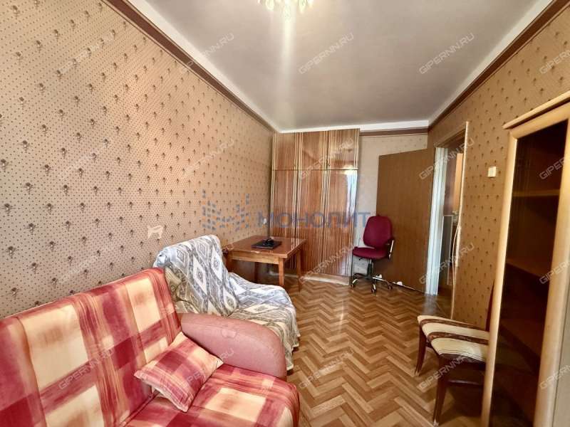 трёхкомнатная квартира на улице Верхнепечёрская дом 1