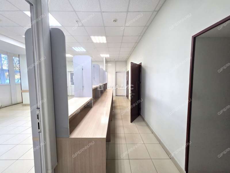 помещение под помещение свободного назначения на улице Юлиуса Фучика