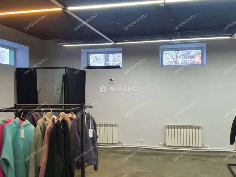 здание под офис, торговую площадь на Центральной улице село Каменки