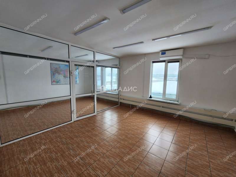 здание под офис, торговую площадь на 54 рабочий посёлок Первое Мая