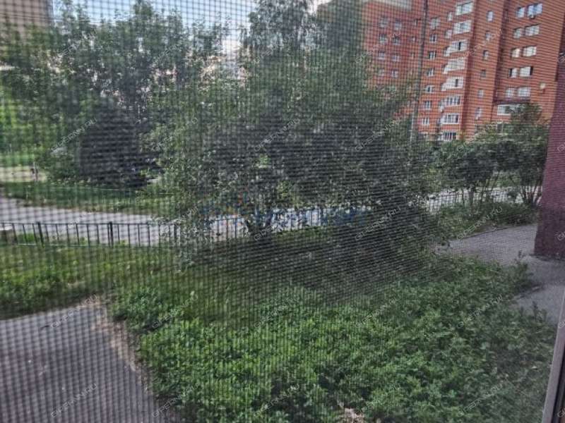 трёхкомнатная квартира на улице Александра Хохлова дом 21
