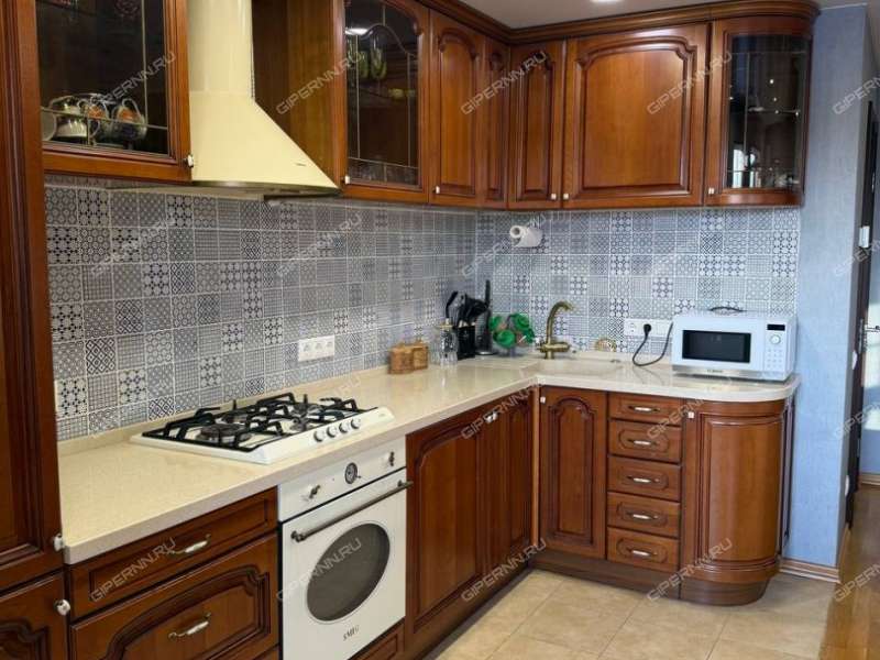 четырёхкомнатная квартира на Артельной улице дом 13 к1