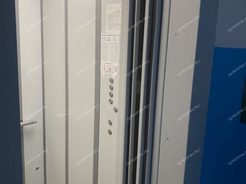 4-komnatnaya-ul-strokina-d-19 фото