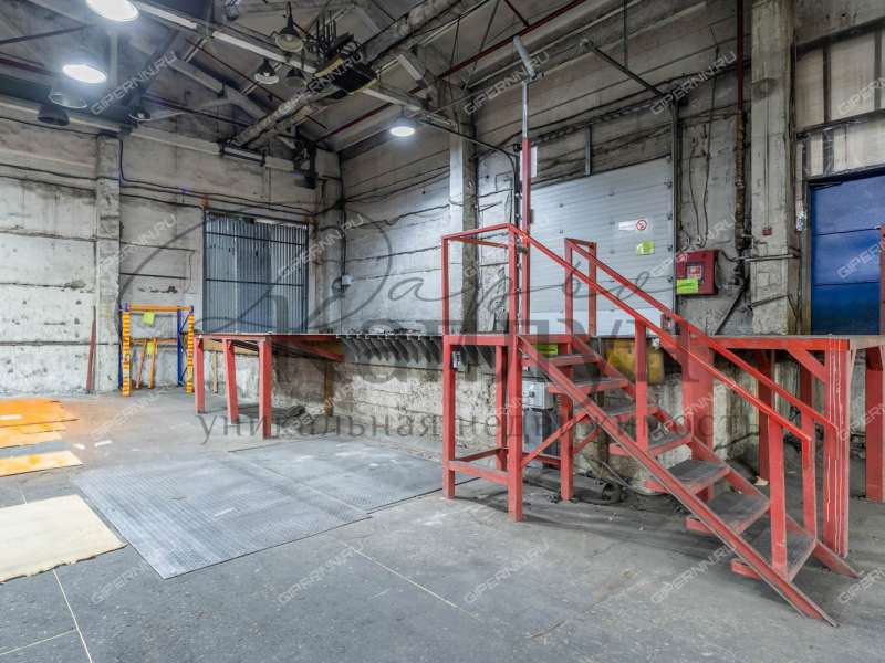 помещение под склад на улице Героя Советского Союза Поющева