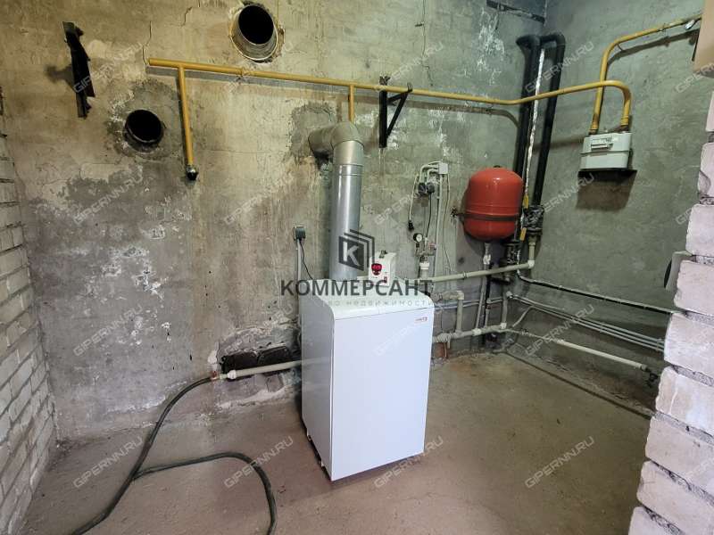 здание под офис, торговую площадь на улице Героя Шапошникова