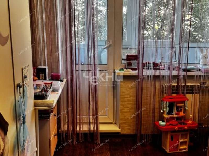 трёхкомнатная квартира на улице Карла Маркса дом 18