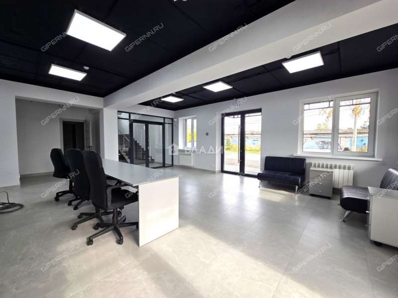 здание под офис, торговую площадь на улице Ларина