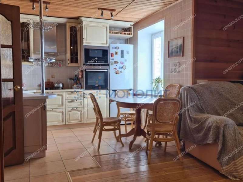 трёхкомнатная квартира на Вятской улице дом 3