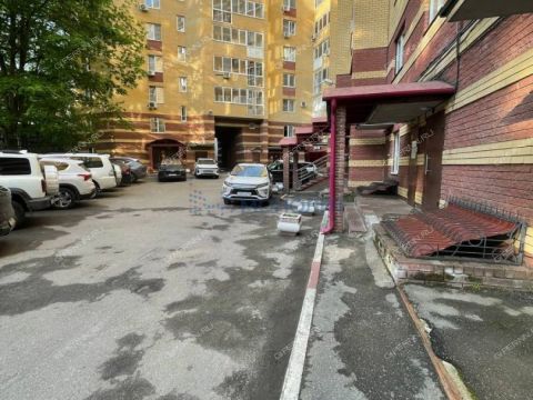 4-komnatnaya-ul-nesterova-d-33 фото