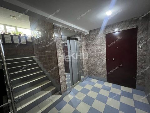 3-komnatnaya-ul-verhnepecherskaya-d-7-k2 фото
