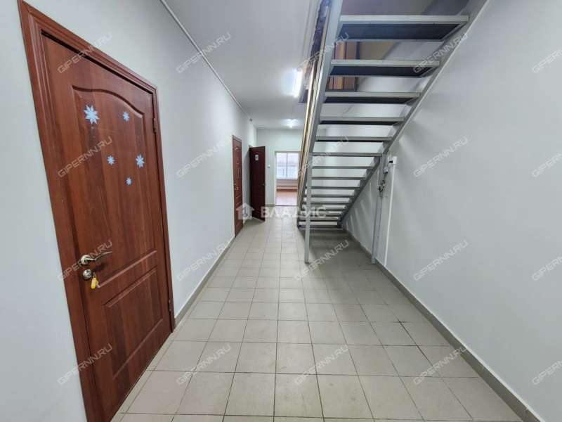 здание под офис, торговую площадь на 54 рабочий посёлок Первое Мая