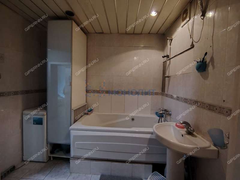 четырёхкомнатная квартира на Вятской улице дом 3