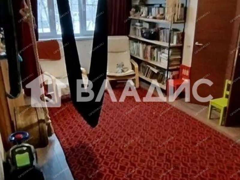 трёхкомнатная квартира на улице Адмирала Васюнина дом 12 к3