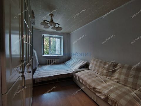 4-komnatnaya-ul-vyatskaya-d-3 фото