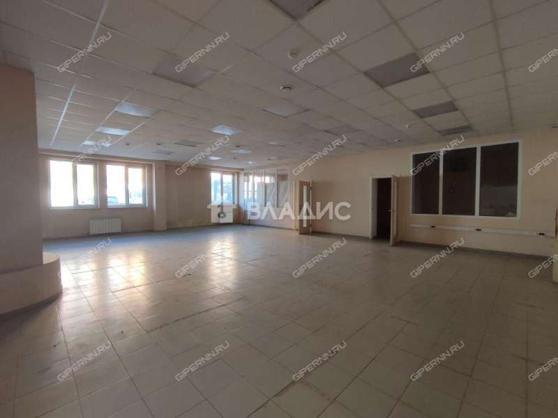 помещение под торговую площадь на шоссе Жиркомбината