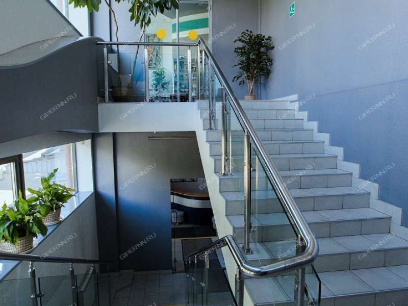 помещение под помещение свободного назначения, торговую площадь на Молодёжном проспекте