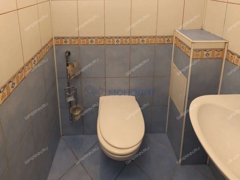 трёхкомнатная квартира на Большей Печёрской улице дом 32