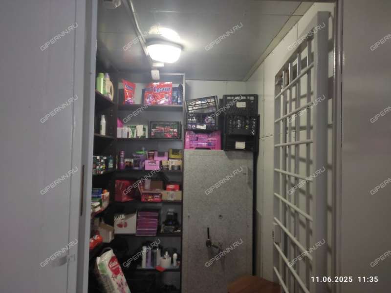 помещение под помещение свободного назначения, торговую площадь на улице Страж Революции