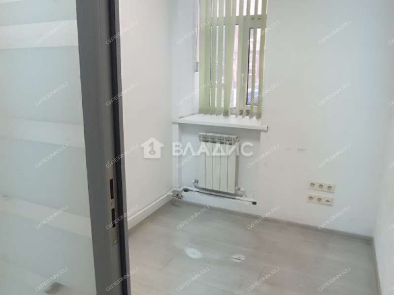 здание под офис, торговую площадь на Новой улице