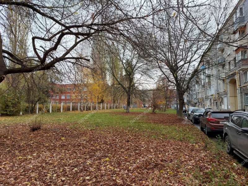 трёхкомнатная квартира на проспекте Кирова дом 6