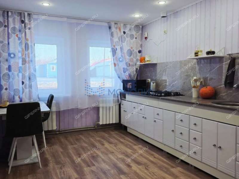 дом на Центральной улице село Курилово