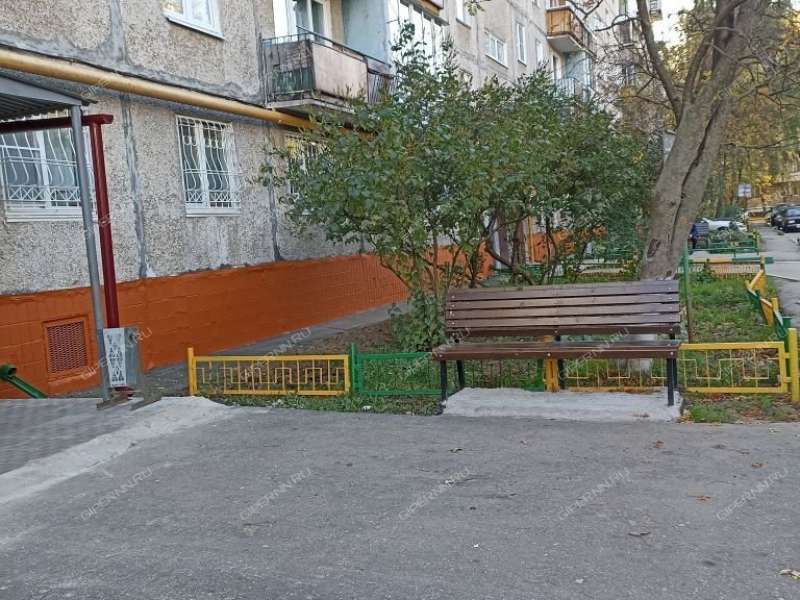 трёхкомнатная квартира на улице Красных Зорь дом 13