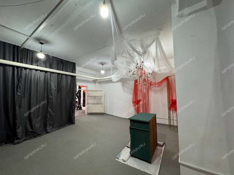 помещение под коммерческую недвижимость на улице Родионова