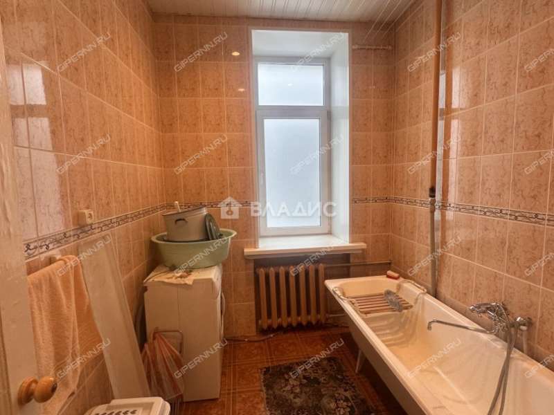 трёхкомнатная квартира на улице Страж Революции дом 6/3