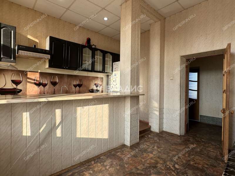 трёхкомнатная квартира на улице Коминтерна дом 4