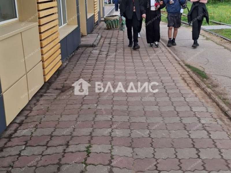 здание под торговую площадь на Гужевой улице