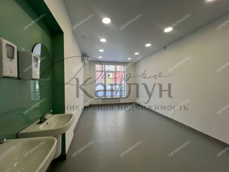 помещение под торговую площадь на улице Академика Сахарова