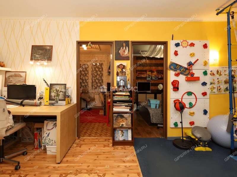 четырёхкомнатная квартира на Артельной улице дом 10А