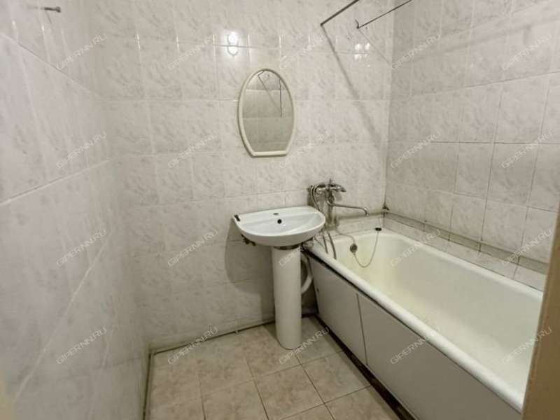 трёхкомнатная квартира на улице Июльских Дней дом 21/96